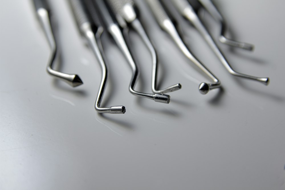 Instrumental dental de cerca en su comuna